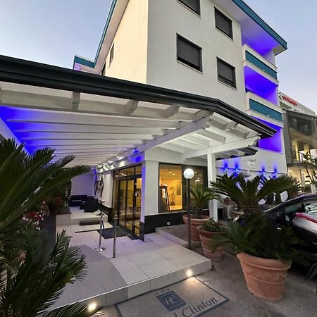 Hotel Clinton คาโซริอา ภายนอก รูปภาพ