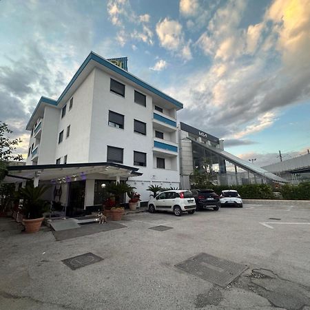 Hotel Clinton คาโซริอา ภายนอก รูปภาพ