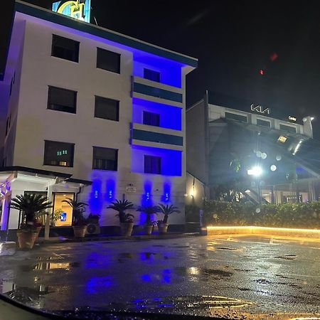 Hotel Clinton คาโซริอา ภายนอก รูปภาพ