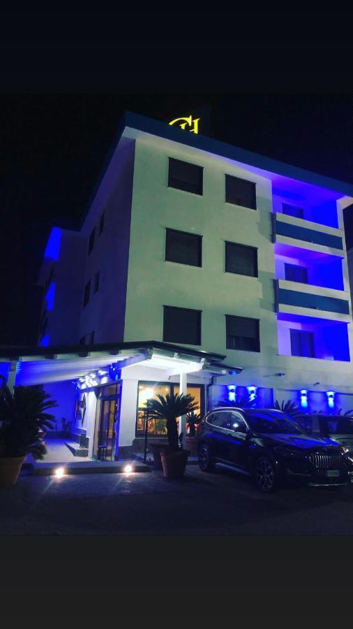 Hotel Clinton คาโซริอา ภายนอก รูปภาพ