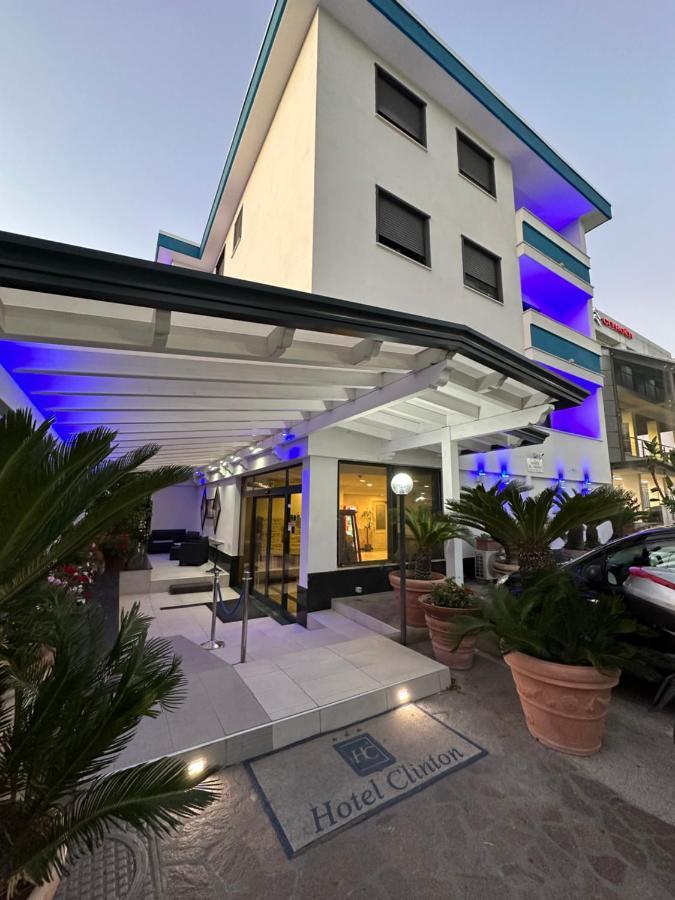 Hotel Clinton คาโซริอา ภายนอก รูปภาพ