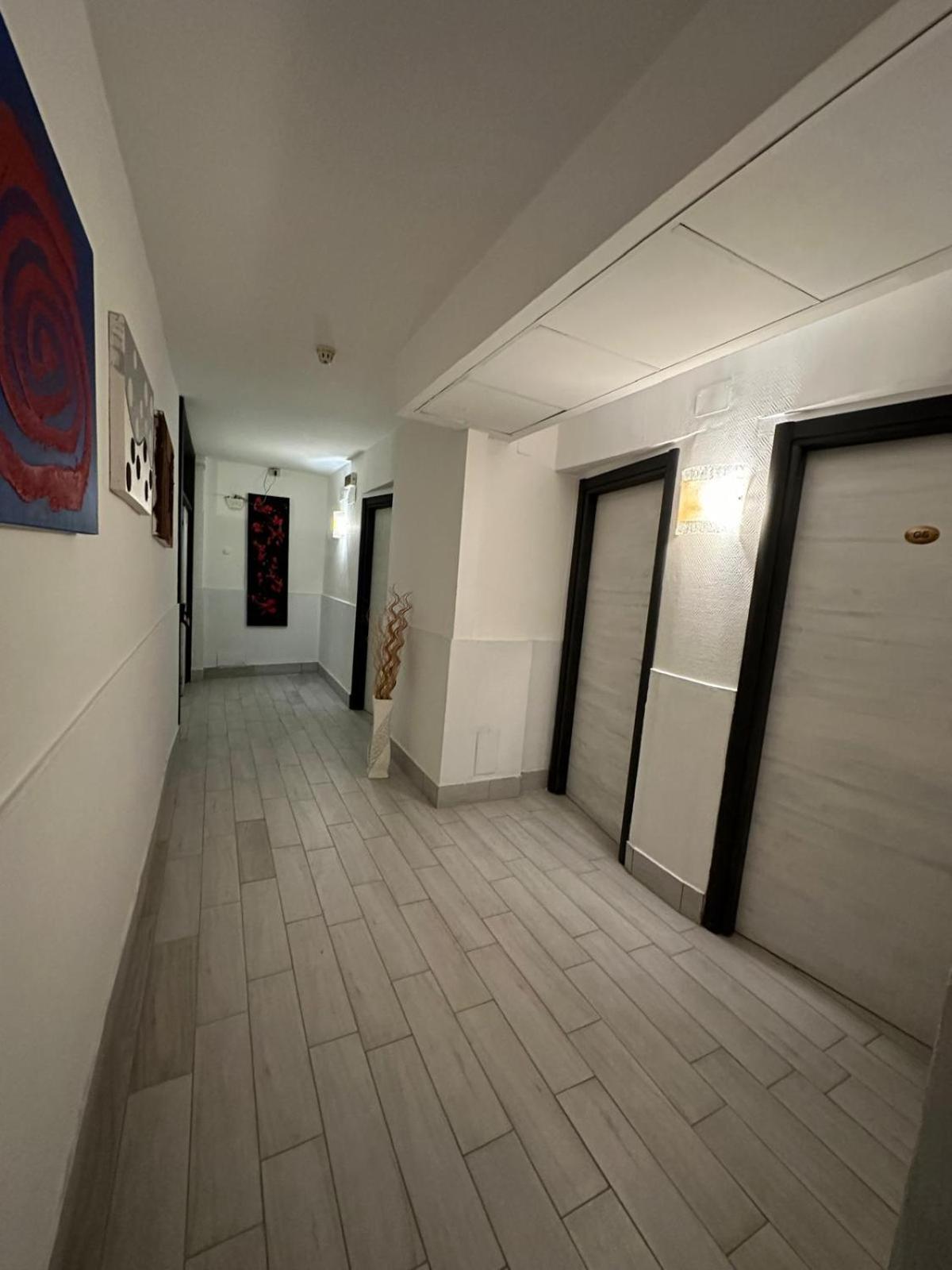 Hotel Clinton คาโซริอา ภายนอก รูปภาพ