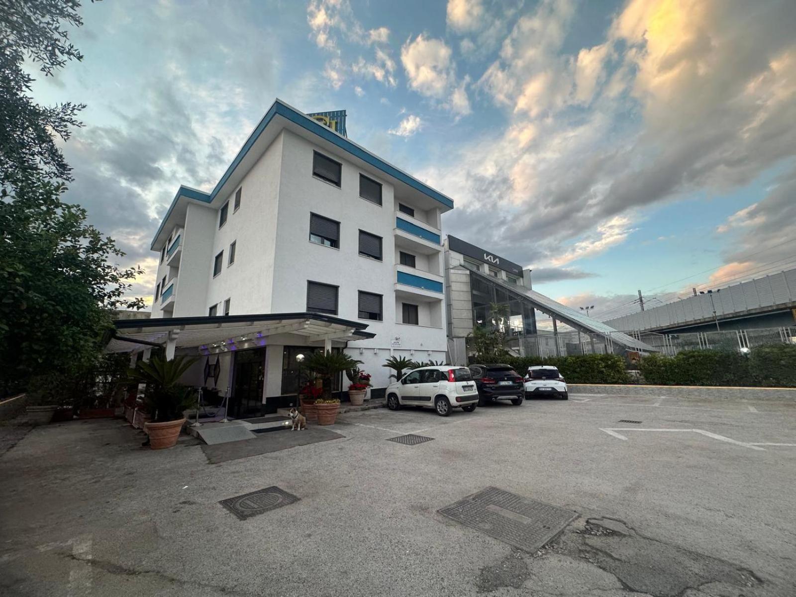 Hotel Clinton คาโซริอา ภายนอก รูปภาพ