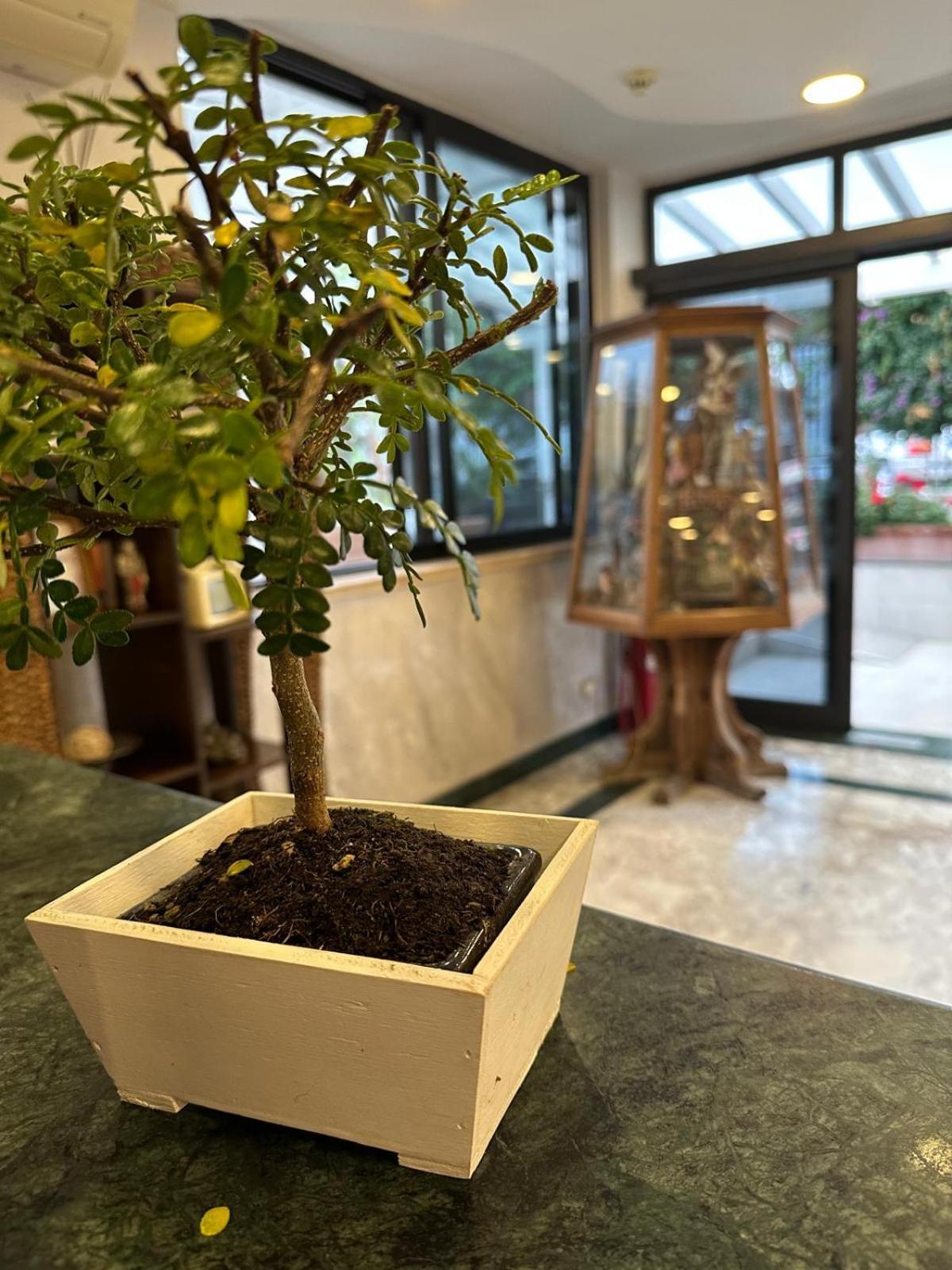 Hotel Clinton คาโซริอา ภายนอก รูปภาพ