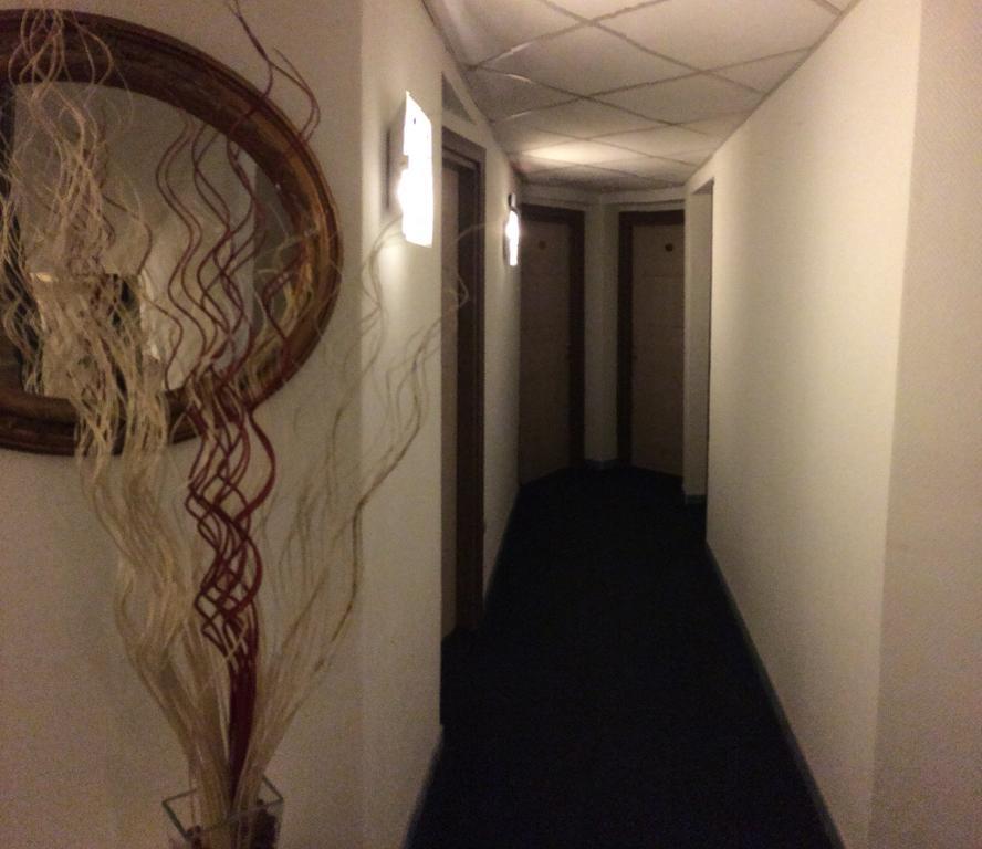 Hotel Clinton คาโซริอา ภายนอก รูปภาพ