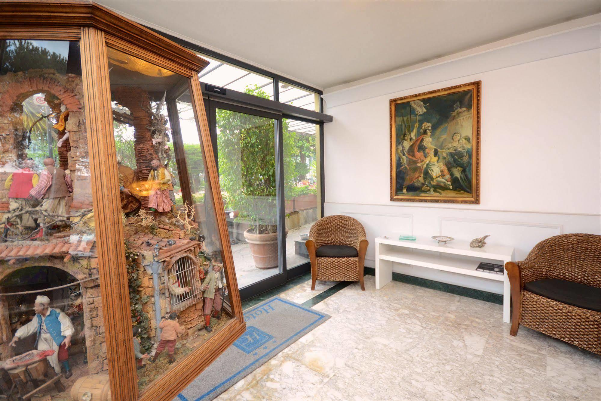 Hotel Clinton คาโซริอา ภายนอก รูปภาพ