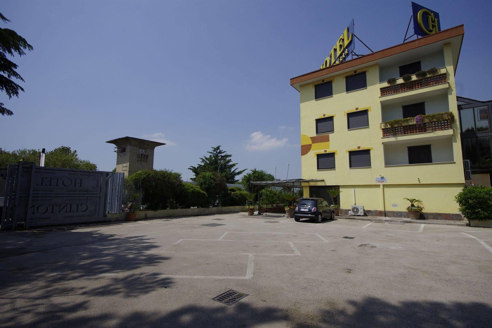Hotel Clinton คาโซริอา ภายนอก รูปภาพ