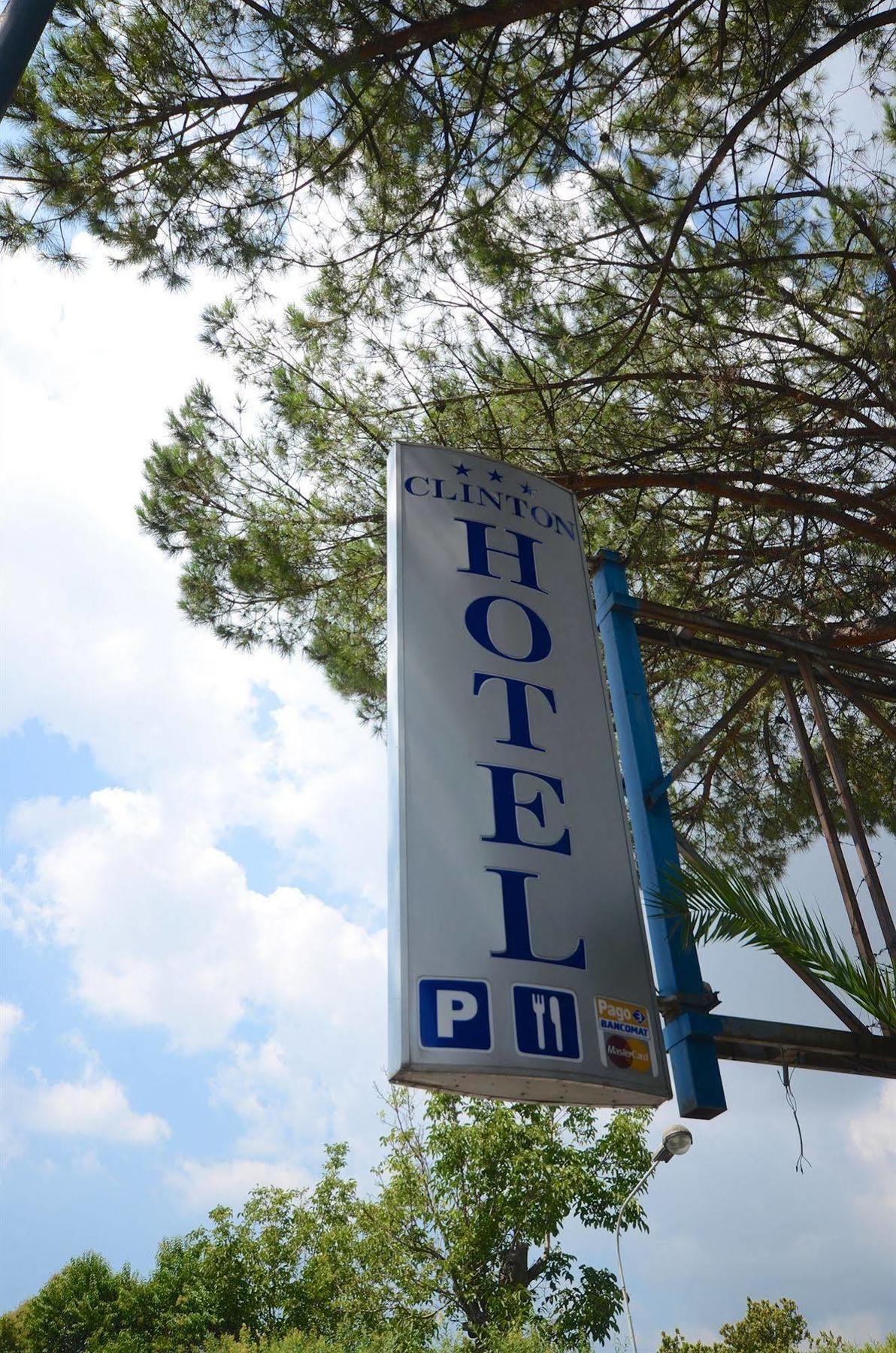 Hotel Clinton คาโซริอา ภายนอก รูปภาพ