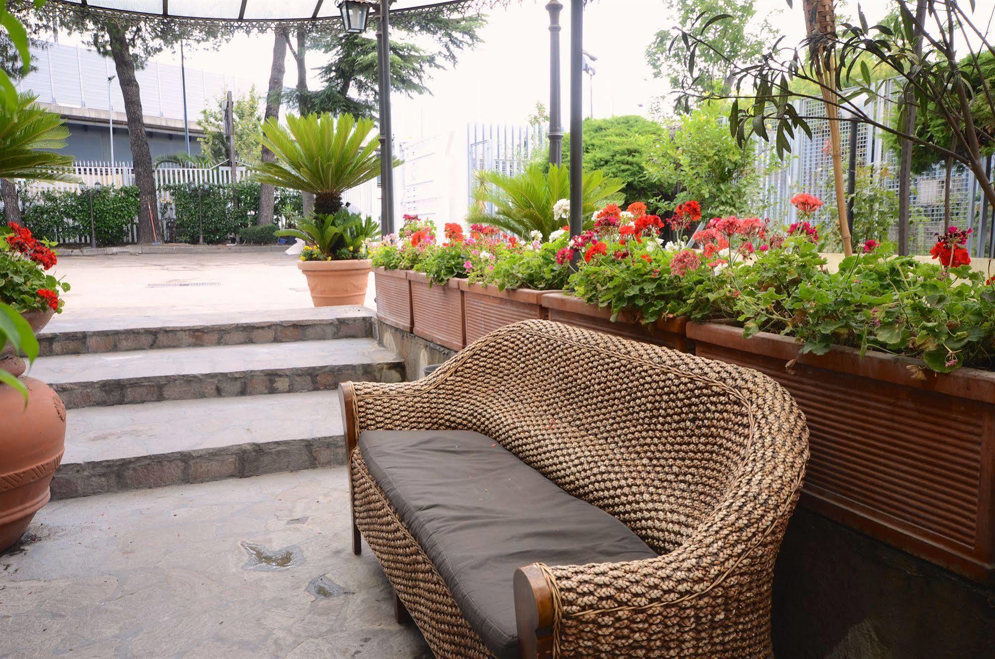 Hotel Clinton คาโซริอา ภายนอก รูปภาพ