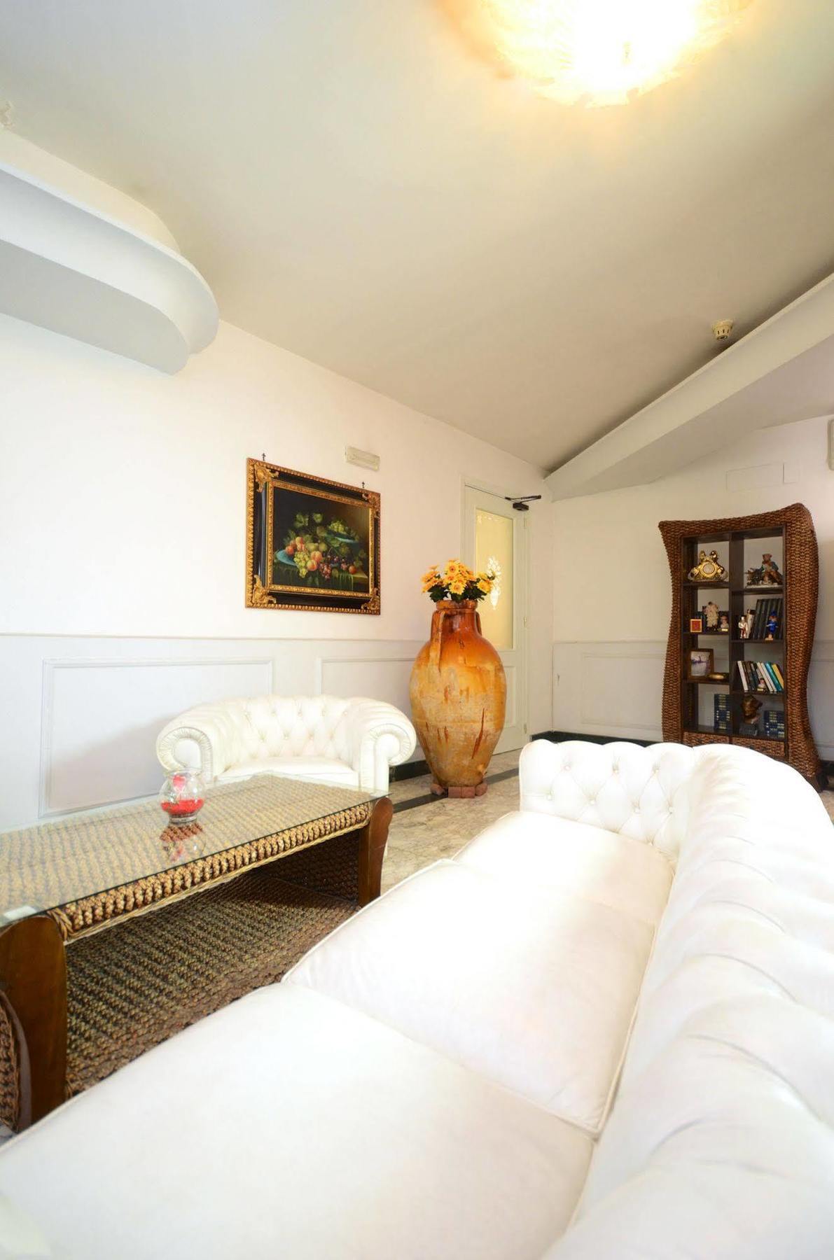 Hotel Clinton คาโซริอา ภายนอก รูปภาพ