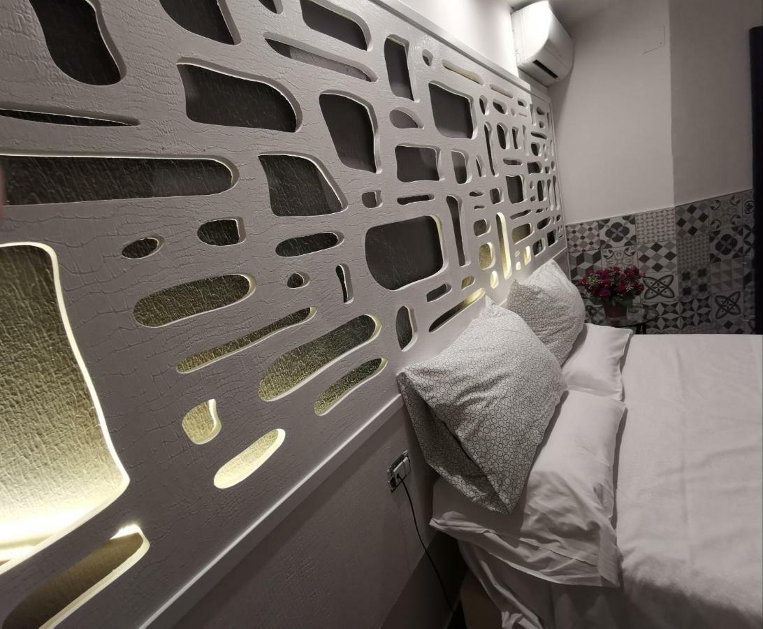 Hotel Clinton คาโซริอา ภายนอก รูปภาพ