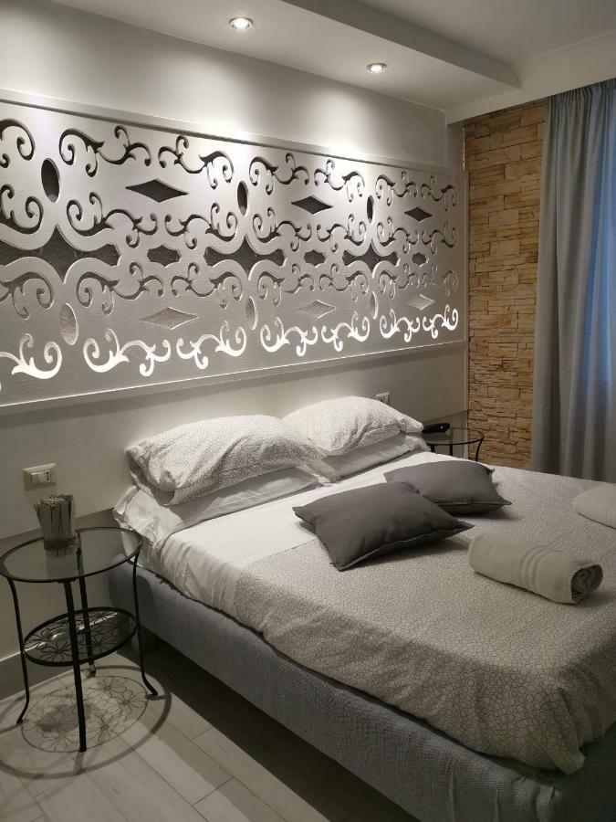 Hotel Clinton คาโซริอา ภายนอก รูปภาพ
